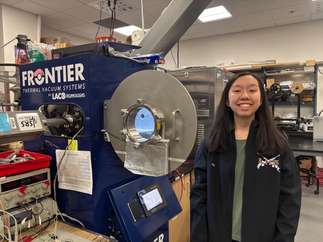Pauline Xu testing her electron gun under vacuum.